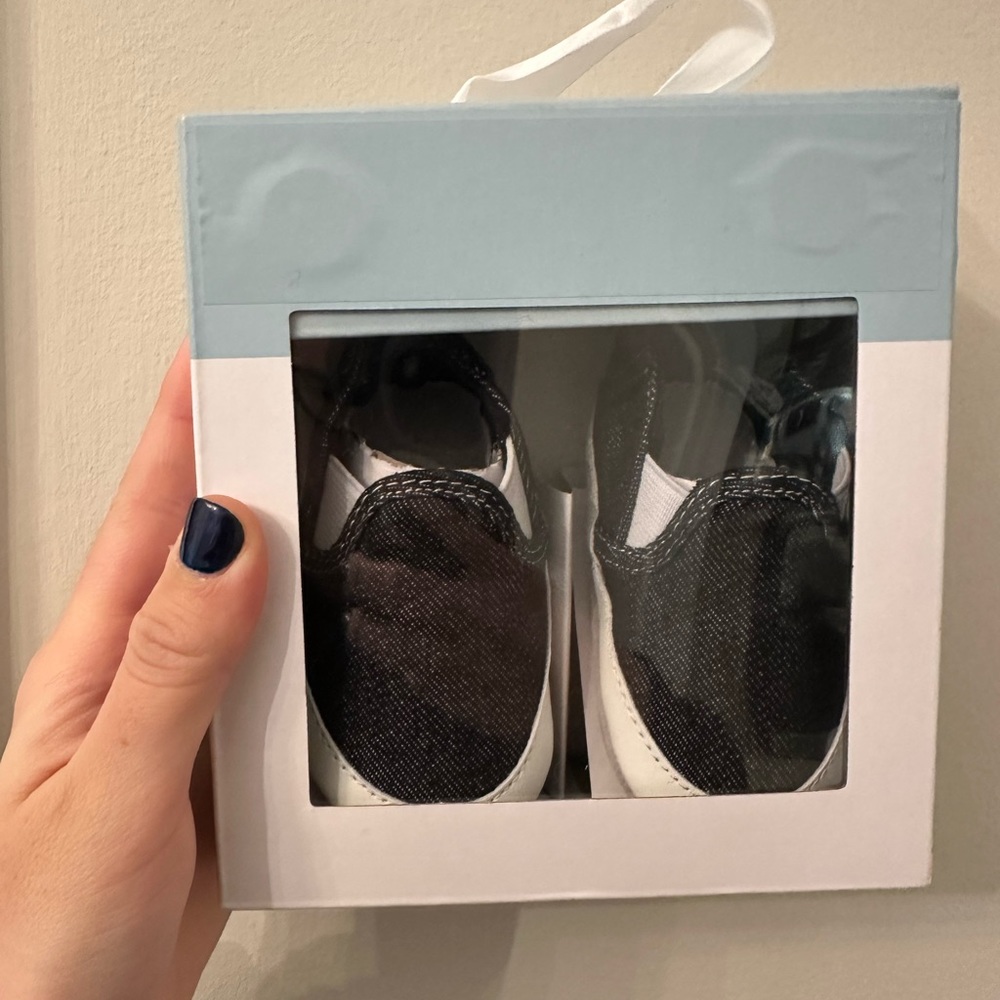BNIB Robeez Crib Shoes